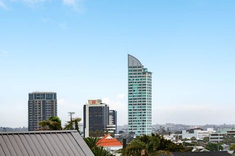 Photo of property in 3/258 Lake Road, Hauraki, Auckland, 0622