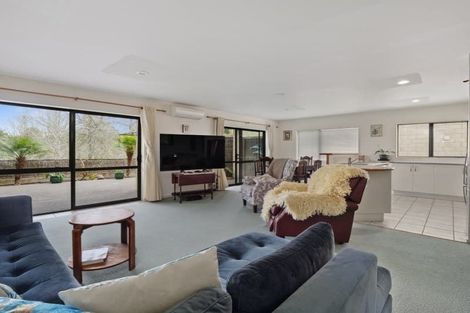 Photo of property in 3/90 Albany Highway, Greenhithe, Auckland, 0632