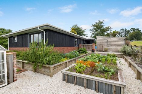 Photo of property in 8 Clearview Road, Lepperton, New Plymouth, 4373