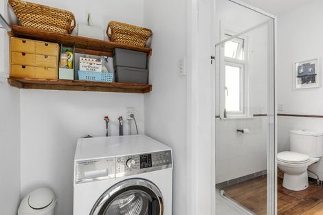 Photo of property in 3 Apu Crescent, Lyall Bay, Wellington, 6022