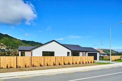 Photo of property in 100 Waipunahau Road, Waikanae, 5036