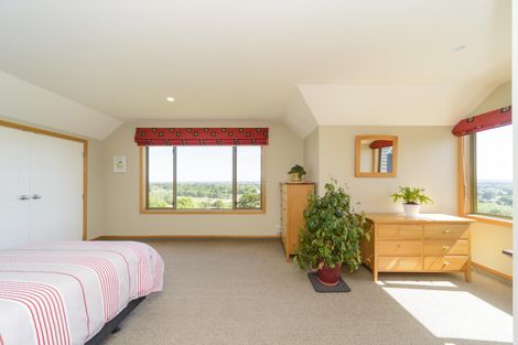 Photo of property in 27 The Strand, Fitzherbert, Palmerston North, 4410