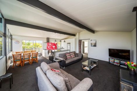 Photo of property in 5 Montana Place, Merrilands, New Plymouth, 4312