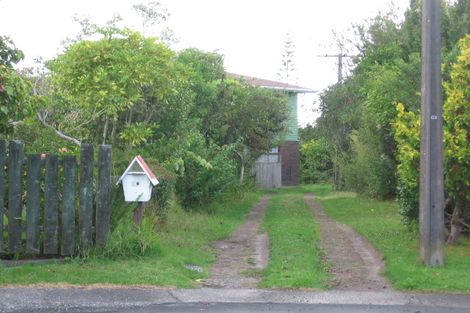 Photo of property in 10 Norma Avenue, Te Atatu South, Auckland, 0610