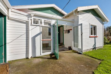 Photo of property in 24 Seymour Street, Waitara, 4320