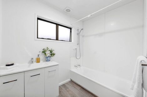 Photo of property in 2/46 View Road, Henderson, Auckland, 0612