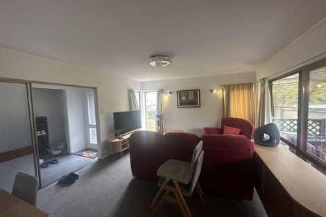 Photo of property in 121 Chivalry Road, Glenfield, Auckland, 0629