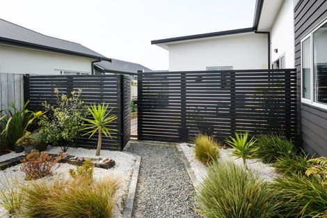 Photo of property in 4 Saint Heliers Grove, Fitzherbert, Palmerston North, 4410