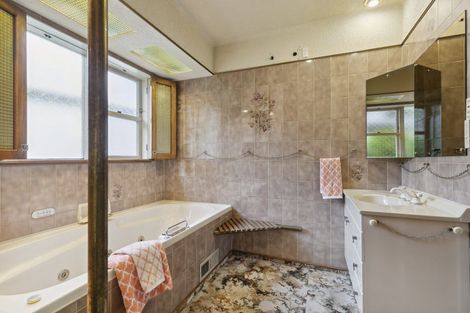 Photo of property in 103 Churchill Drive, Crofton Downs, Wellington, 6035