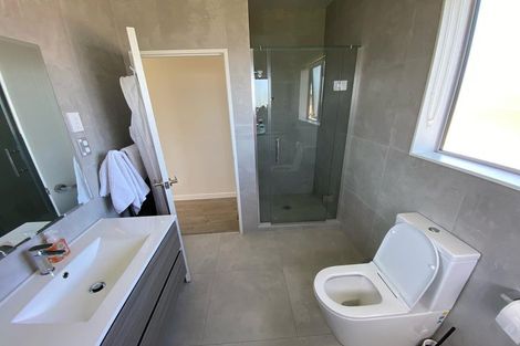 Photo of property in 18 Gilbransen Road, Kumeu, 0810