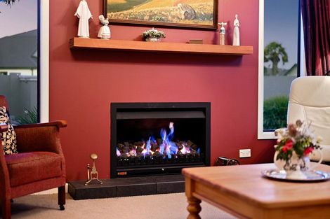 Photo of property in 2 Sovereign Place, Rototuna North, Hamilton, 3210