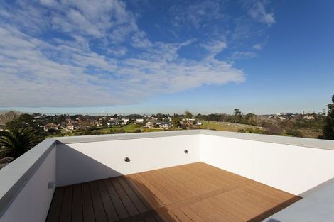 Photo of property in 2/1 Keys Street, Belmont, Auckland, 0622