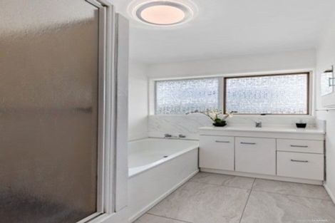 Photo of property in 2/12 Hollyhock Place, Browns Bay, Auckland, 0630