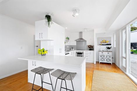 Photo of property in 2/38a Seaview Avenue, Northcote, Auckland, 0627