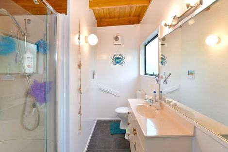 Photo of property in 68a Vipond Road, Stanmore Bay, Whangaparaoa, 0932