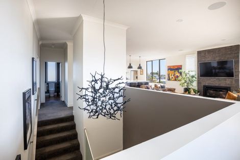 Photo of property in 12 Autere Street, Strandon, New Plymouth, 4312