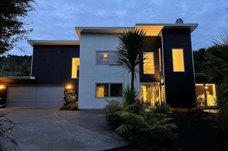 Photo of property in 1020b Scenic Drive North, Swanson, Auckland, 0816