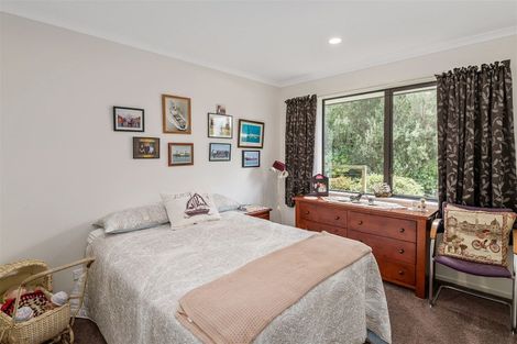 Photo of property in 17 Barry Curtis Place, Levin, 5510