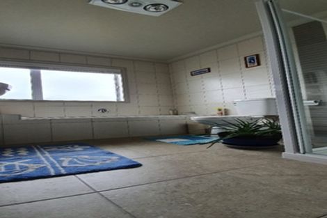 Photo of property in 10 Nirmal Place, Sunnyvale, Auckland, 0612