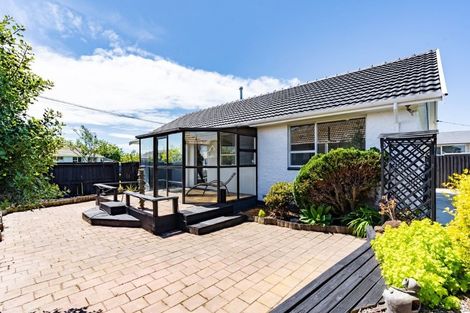 Photo of property in 84 Farquhars Road, Redwood, Christchurch, 8051