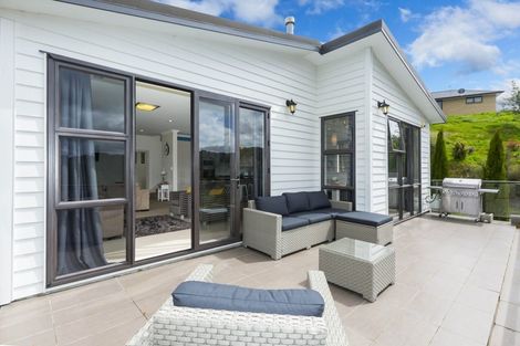 Photo of property in 15 Swain Grove, Riverstone Terraces, Upper Hutt, 5018