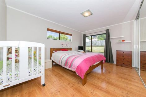 Photo of property in 4 Amery Place, West Harbour, Auckland, 0618