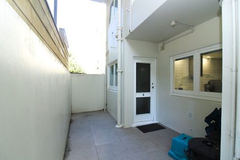 Photo of property in Rehutai Flats, 4/268 Oriental Parade, Oriental Bay, Wellington, 6011