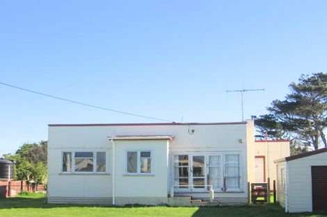 Photo of property in 11 Linklater Avenue, Foxton Beach, Foxton, 4815