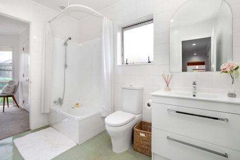 Photo of property in 11 Chippewa Place, Conifer Grove, Takanini, 2112