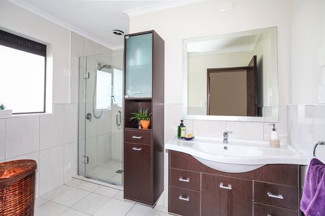 Photo of property in 6 Tremen Place, Pukekohe, 2120