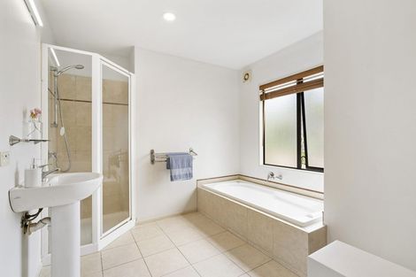 Photo of property in 18 Bushglen Court, Browns Bay, Auckland, 0630