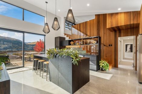 Photo of property in 11 Red Deer Rise, Kelvin Heights, Queenstown, 9300