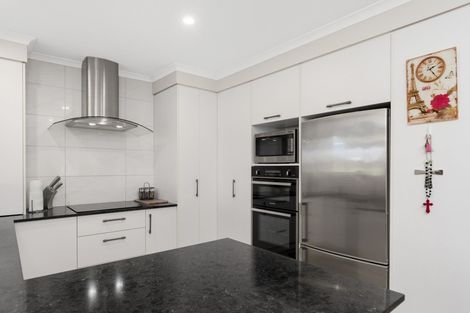 Photo of property in 18 Tranquil Grove, Omokoroa, 3114