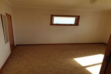 Photo of property in 15 Turakina Street, Merrilands, New Plymouth, 4312