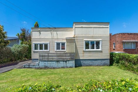 Photo of property in 6 Staveley Avenue, Mount Roskill, Auckland, 1041