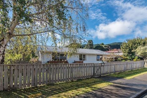 Photo of property in 32 Hookway Grove, Paraparaumu, 5032