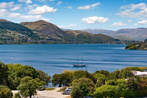 Photo of property in 8 Grove Lane, Kelvin Heights, Queenstown, 9300