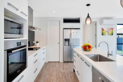 Photo of property in 6a Humphrey Kemp Avenue, Henderson, Auckland, 0612