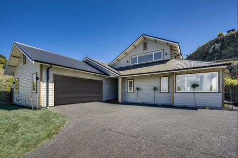 Photo of property in 71 Oak Road, Poraiti, Napier, 4112
