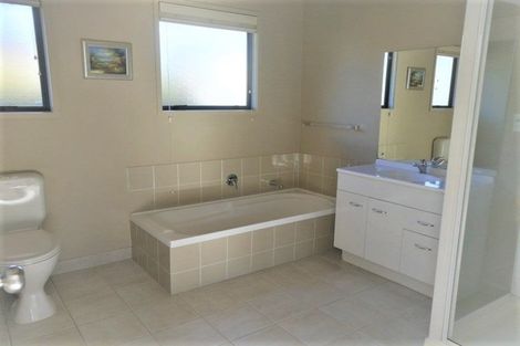 Photo of property in 2/163 Forrest Hill Road, Forrest Hill, Auckland, 0620