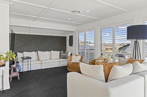 Photo of property in 20 Pukenamu Road, Rainbow Point, Taupo, 3330