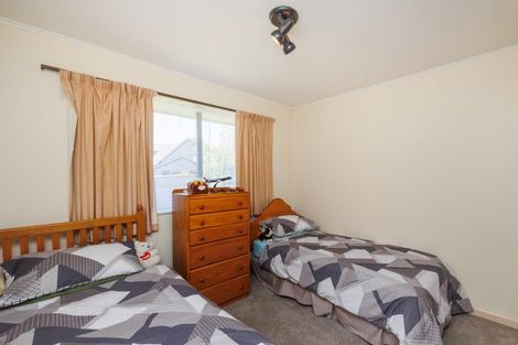 Photo of property in 9 Hillgrove Place, Fitzherbert, Palmerston North, 4410