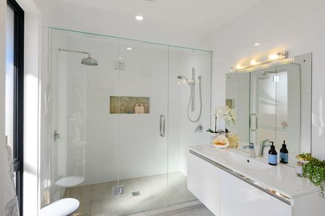 Photo of property in 8 Laing Crescent, Heathcote Valley, Christchurch, 8022