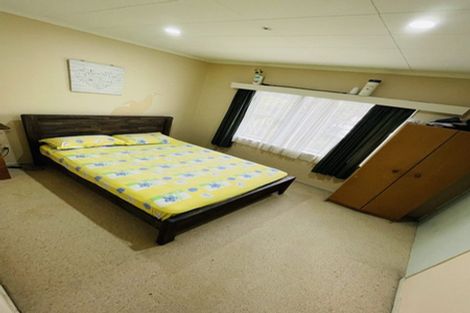 Photo of property in 42 West Lynn Road, Titirangi, Auckland, 0604