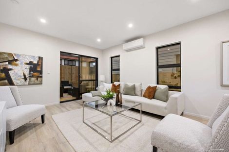 Photo of property in 152b Botany Road, Botany Downs, Auckland, 2010