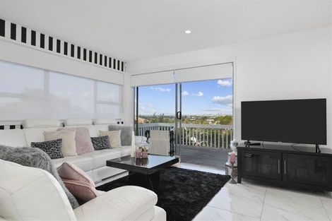 Photo of property in 19 Laurina Road, Sunnynook, Auckland, 0620