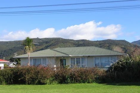Photo of property in 52 Daniell Street, Featherston, 5710