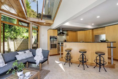 Photo of property in 22 Hebe Place, Birkenhead, Auckland, 0626