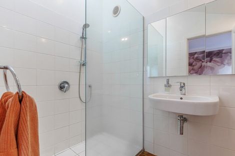 Photo of property in 10 Cassino Street, Bayswater, Auckland, 0622