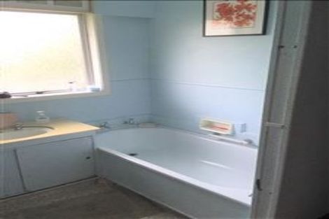 Photo of property in 1/2 Gregg Place, Sunnyvale, Auckland, 0612